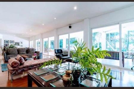 Casa de condomínio à venda com 1032m², 4 quartos e 5 vagas