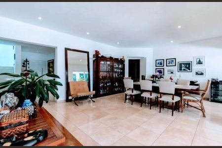 Casa de condomínio à venda com 1032m², 4 quartos e 5 vagas