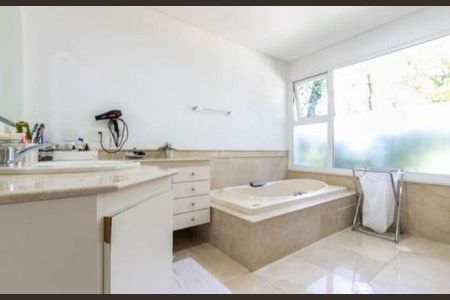 Casa de condomínio à venda com 1032m², 4 quartos e 5 vagas