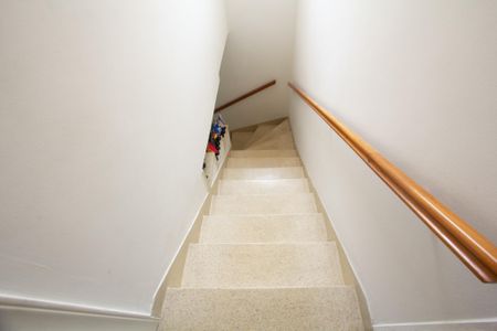 Casa à venda com 90m², 2 quartos e sem vagaEscada