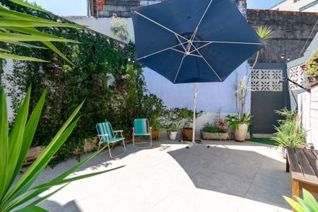 Casa à venda com 158m², 3 quartos e 2 vagas Casa à venda com 158m², 3 quartos e 2 vagasQuintal