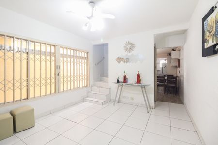 Casa à venda com 100m², 2 quartos e 2 vagasSala