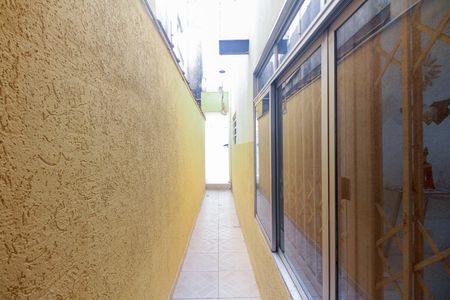 Casa à venda com 100m², 2 quartos e 2 vagasCorredor Lateral