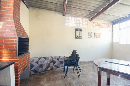 Casa à venda com 100m², 2 quartos e 2 vagasChurrasqueira