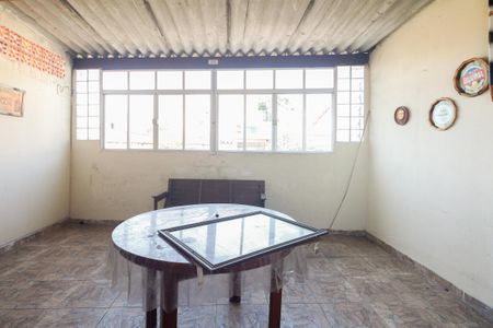 Casa à venda com 100m², 2 quartos e 2 vagasChurrasqueira