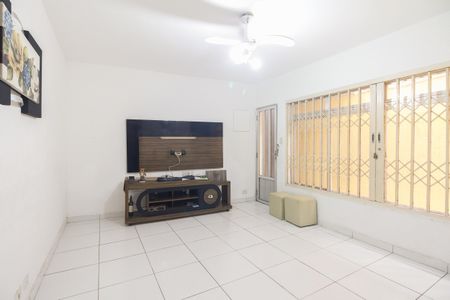Casa à venda com 100m², 2 quartos e 2 vagasSala