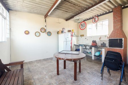 Casa à venda com 100m², 2 quartos e 2 vagasChurrasqueira