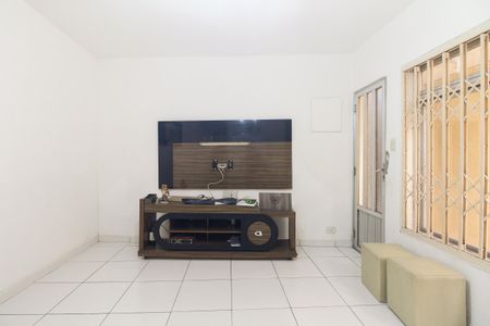 Casa à venda com 100m², 2 quartos e 2 vagasSala