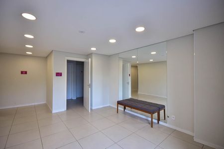 Apartamento à venda com 43m², 2 quartos e 1 vaga Apartamento à venda com 43m², 2 quartos e 1 vagaHall Social
