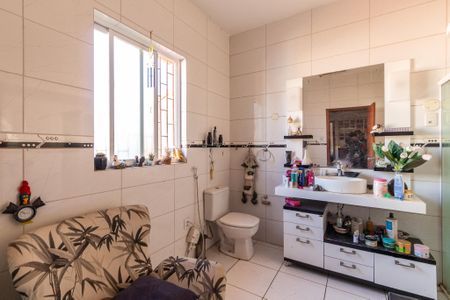 Casa à venda com 217m², 4 quartos e 1 vaga Casa à venda com 217m², 4 quartos e 1 vagaBanheiro