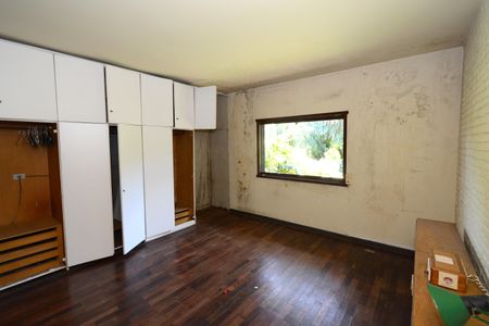 Casa à venda com 450m², 3 quartos e 3 vagasSuíte