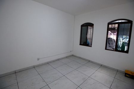 Casa à venda com 125m², 2 quartos e 2 vagasSala