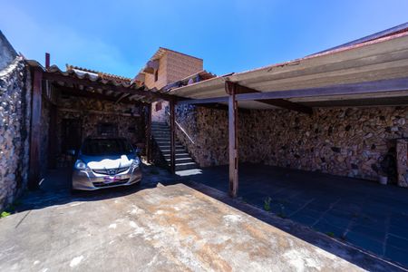Casa à venda com 170m², 3 quartos e 6 vagas Casa à venda com 170m², 3 quartos e 6 vagasGaragem