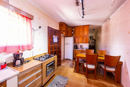 Casa à venda com 170m², 3 quartos e 6 vagas Casa à venda com 170m², 3 quartos e 6 vagasCozinha