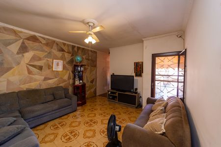 Casa à venda com 170m², 3 quartos e 6 vagas Casa à venda com 170m², 3 quartos e 6 vagasSala