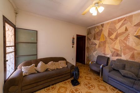 Casa à venda com 170m², 3 quartos e 6 vagas Casa à venda com 170m², 3 quartos e 6 vagasSala