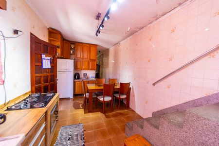 Casa à venda com 170m², 3 quartos e 6 vagas Casa à venda com 170m², 3 quartos e 6 vagasCozinha