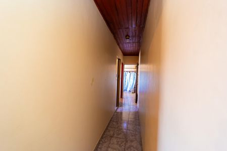Casa à venda com 170m², 3 quartos e 6 vagas Casa à venda com 170m², 3 quartos e 6 vagasCorredor