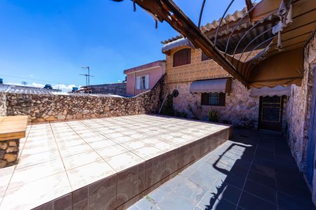 Casa à venda com 170m², 3 quartos e 6 vagas Casa à venda com 170m², 3 quartos e 6 vagasEntrada