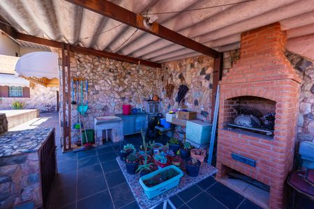 Casa à venda com 170m², 3 quartos e 6 vagas Casa à venda com 170m², 3 quartos e 6 vagasÁrea gourmet