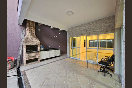 Casa à venda com 500m², 4 quartos e 3 vagas Casa à venda com 500m², 4 quartos e 3 vagasÁrea Externa