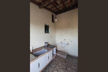 Casa à venda com 360m², 5 quartos e 2 vagasCasa dos Fundos | Área de Serviço