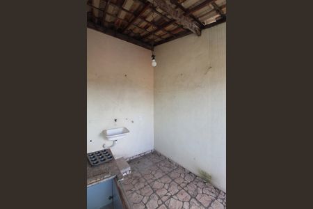 Casa à venda com 360m², 5 quartos e 2 vagasCasa dos Fundos | Área de Serviço