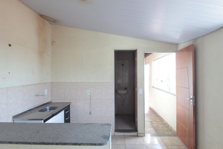 Casa à venda com 360m², 5 quartos e 2 vagasCasa dos Fundos | Sala e Cozinha