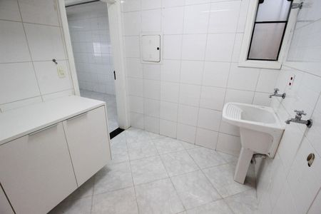 Casa de condomínio para alugar com 323m², 3 quartos e 4 vagas Casa de condomínio para alugar com 323m², 3 quartos e 4 vagasÁrea de Serviço