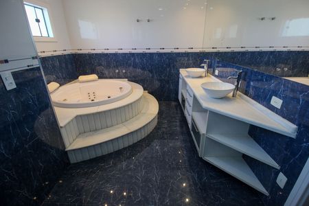Casa de condomínio para alugar com 323m², 3 quartos e 4 vagas Casa de condomínio para alugar com 323m², 3 quartos e 4 vagasBanheiro da Suíte 3