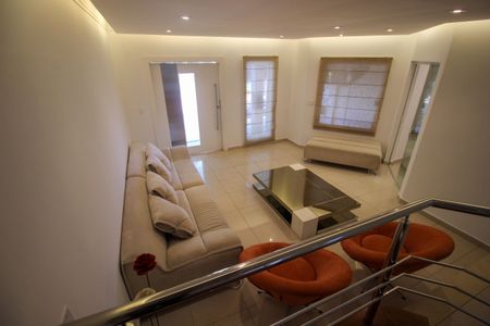 Casa de condomínio para alugar com 323m², 3 quartos e 4 vagas Casa de condomínio para alugar com 323m², 3 quartos e 4 vagasSala