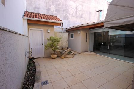 Casa de condomínio para alugar com 323m², 3 quartos e 4 vagas Casa de condomínio para alugar com 323m², 3 quartos e 4 vagasQuintal