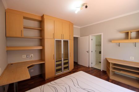 Casa de condomínio para alugar com 323m², 3 quartos e 4 vagas Casa de condomínio para alugar com 323m², 3 quartos e 4 vagasSuíte 2