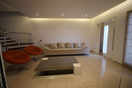 Casa de condomínio para alugar com 323m², 3 quartos e 4 vagas Casa de condomínio para alugar com 323m², 3 quartos e 4 vagasSala