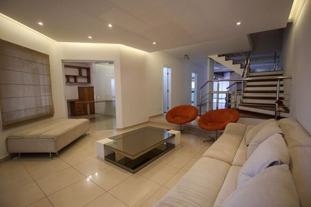 Casa de condomínio para alugar com 323m², 3 quartos e 4 vagas Casa de condomínio para alugar com 323m², 3 quartos e 4 vagasSala