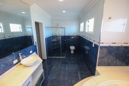 Casa de condomínio para alugar com 323m², 3 quartos e 4 vagas Casa de condomínio para alugar com 323m², 3 quartos e 4 vagasBanheiro da Suíte 3