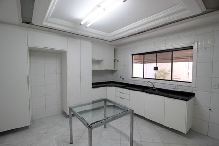 Casa de condomínio para alugar com 323m², 3 quartos e 4 vagas Casa de condomínio para alugar com 323m², 3 quartos e 4 vagasCozinha