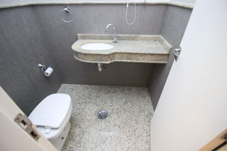 Casa de condomínio para alugar com 323m², 3 quartos e 4 vagas Casa de condomínio para alugar com 323m², 3 quartos e 4 vagasLavabo