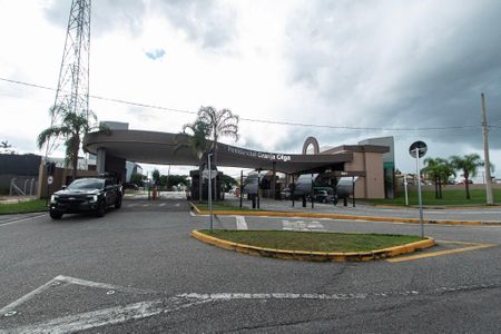 Casa de condomínio para alugar com 323m², 3 quartos e 4 vagas Casa de condomínio para alugar com 323m², 3 quartos e 4 vagasFachada