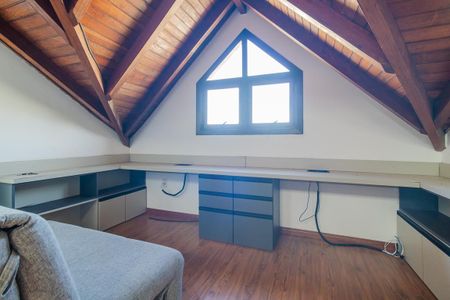 Casa à venda com 193m², 3 quartos e 2 vagasSotão