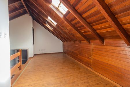 Casa à venda com 193m², 3 quartos e 2 vagasSotão