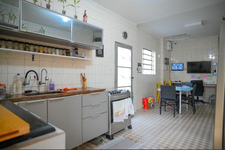 Casa à venda com 300m², 4 quartos e 6 vagasCozinha