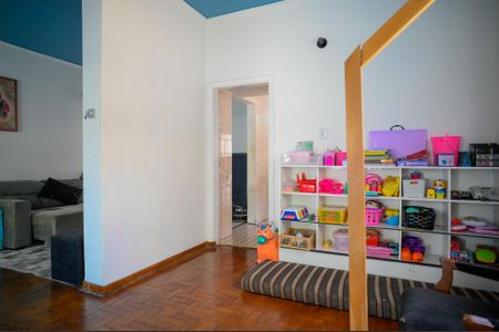 Casa à venda com 300m², 4 quartos e 6 vagasSala