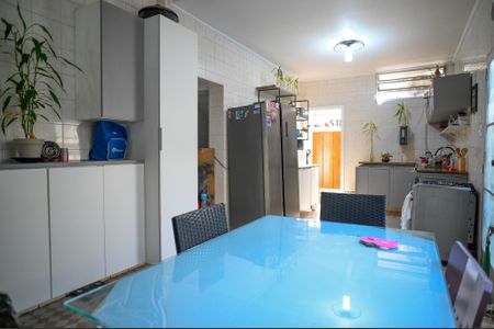 Casa à venda com 300m², 4 quartos e 6 vagasCozinha