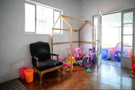 Casa à venda com 300m², 4 quartos e 6 vagasSala