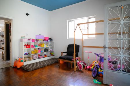 Casa à venda com 300m², 4 quartos e 6 vagasSala