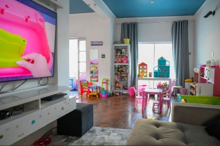 Casa à venda com 300m², 4 quartos e 6 vagasSala