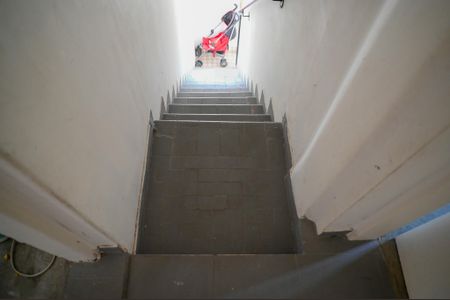 Casa à venda com 300m², 4 quartos e 6 vagasEscada