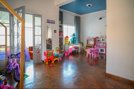 Casa à venda com 300m², 4 quartos e 6 vagasSala