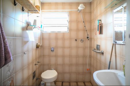 Casa à venda com 300m², 4 quartos e 6 vagasBanheiro do Quarto 2 Suite